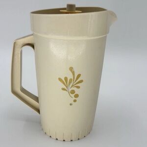 Vintage Tupperware 1 Qt Pitcher Harvest Gold Almond Cream USA Made Lid Handle